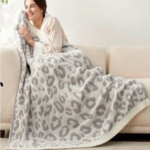 Leopard Print luxury 2 sided throw blanket white and gray